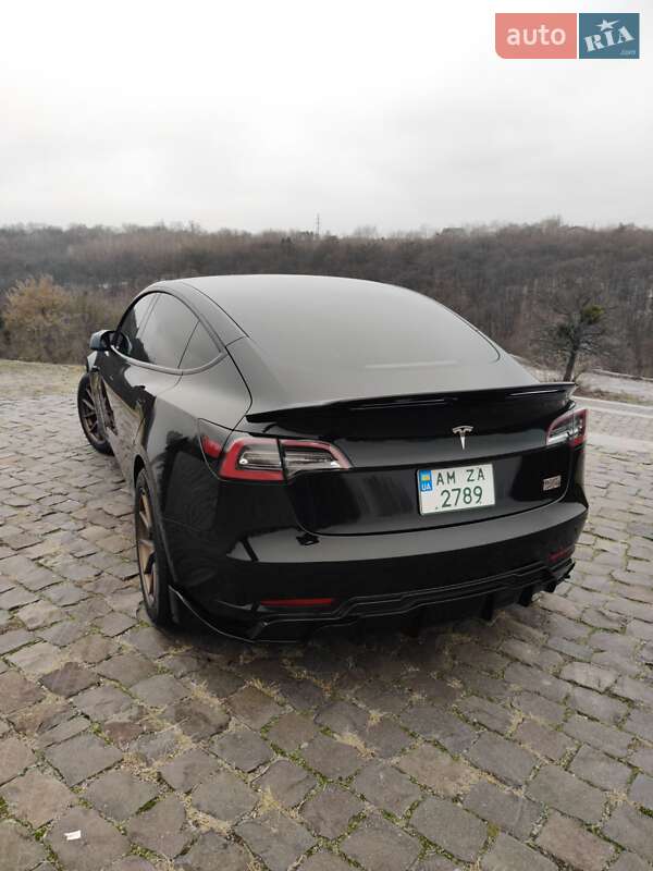 Седан Tesla Model 3 2022 в Житомирі