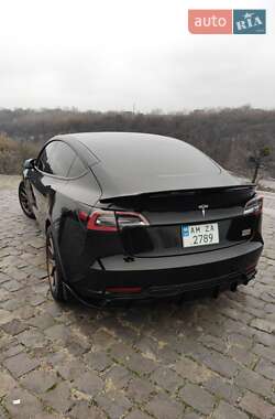 Седан Tesla Model 3 2022 в 