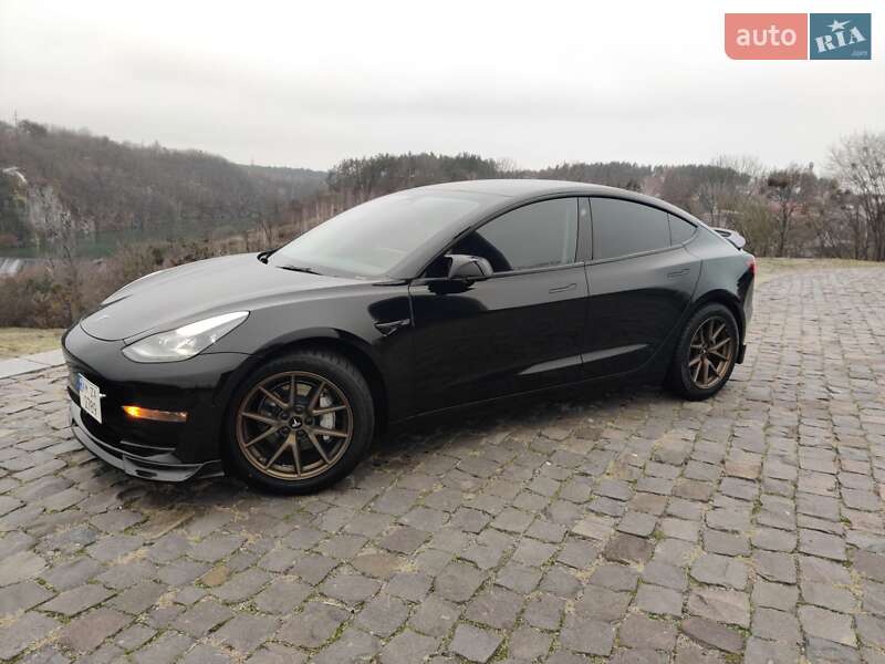 Седан Tesla Model 3 2022 в Житомирі