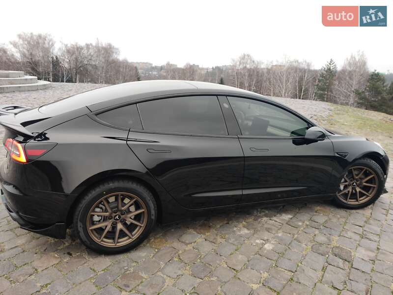 Седан Tesla Model 3 2022 в Житомирі
