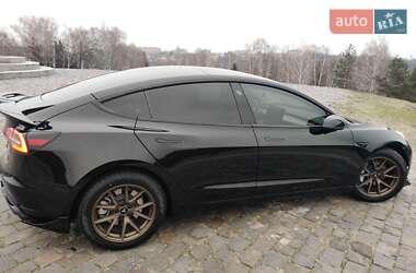 Седан Tesla Model 3 2022 в 