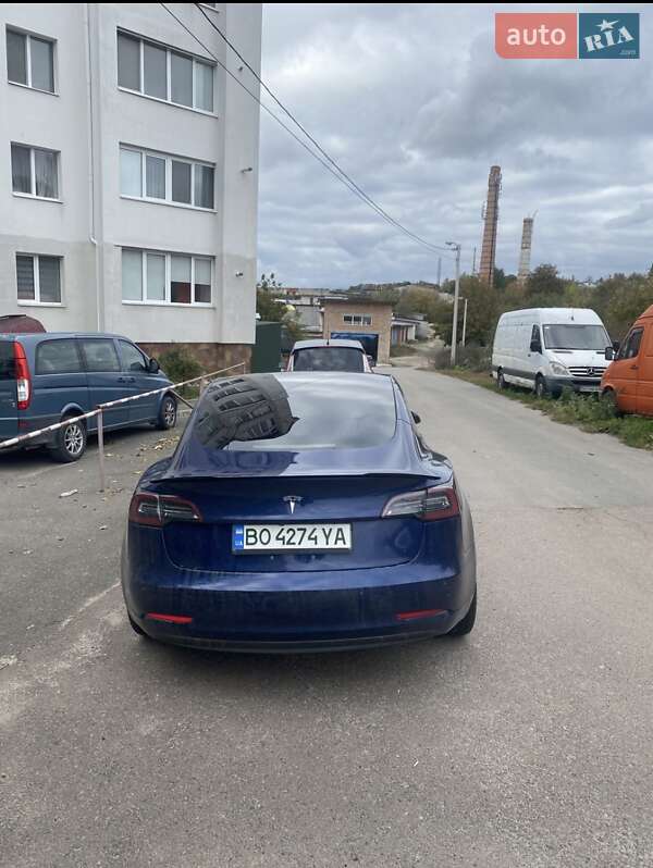 Седан Tesla Model 3 2018 в Львові