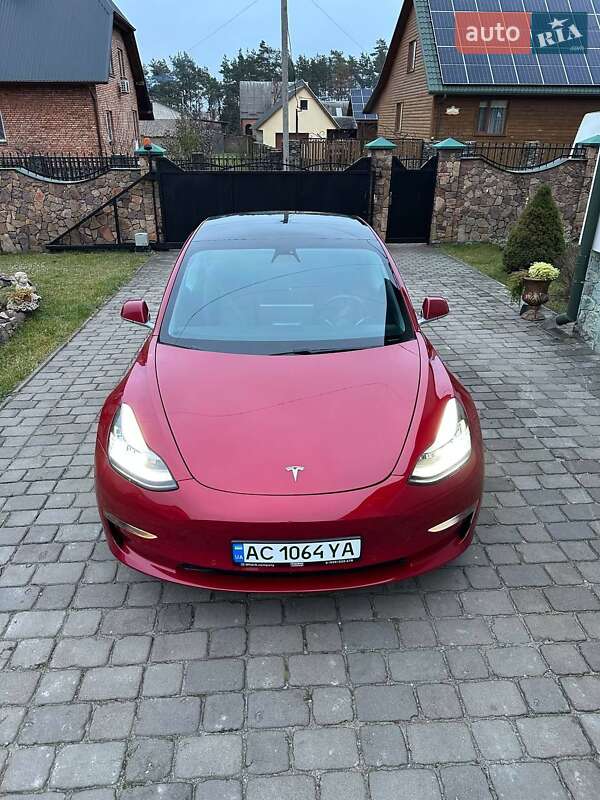 Седан Tesla Model 3 2018 в Маневичах