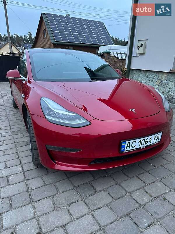 Седан Tesla Model 3 2018 в Маневичах