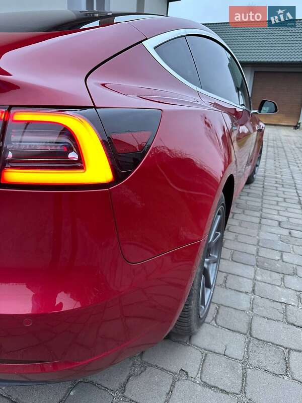Седан Tesla Model 3 2018 в Маневичах