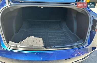Седан Tesla Model 3 2021 в Киеве