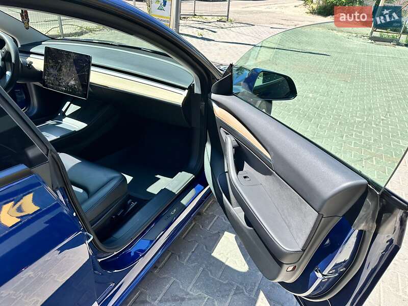 Седан Tesla Model 3 2021 в Киеве