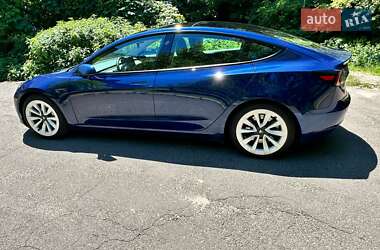 Седан Tesla Model 3 2021 в Киеве