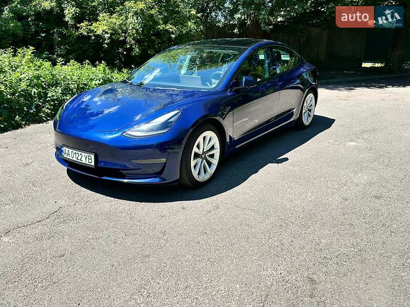 Седан Tesla Model 3 2021 в Киеве