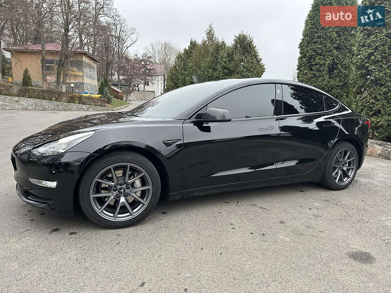 Седан Tesla Model 3 2022 в Житомире