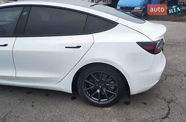 Седан Tesla Model 3 2020 в 