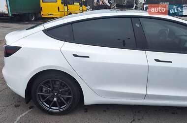 Седан Tesla Model 3 2020 в 