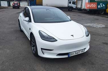Седан Tesla Model 3 2020 в 