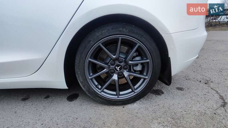 Седан Tesla Model 3 2020 в Одессе