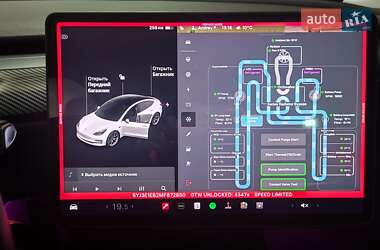 Седан Tesla Model 3 2020 в 