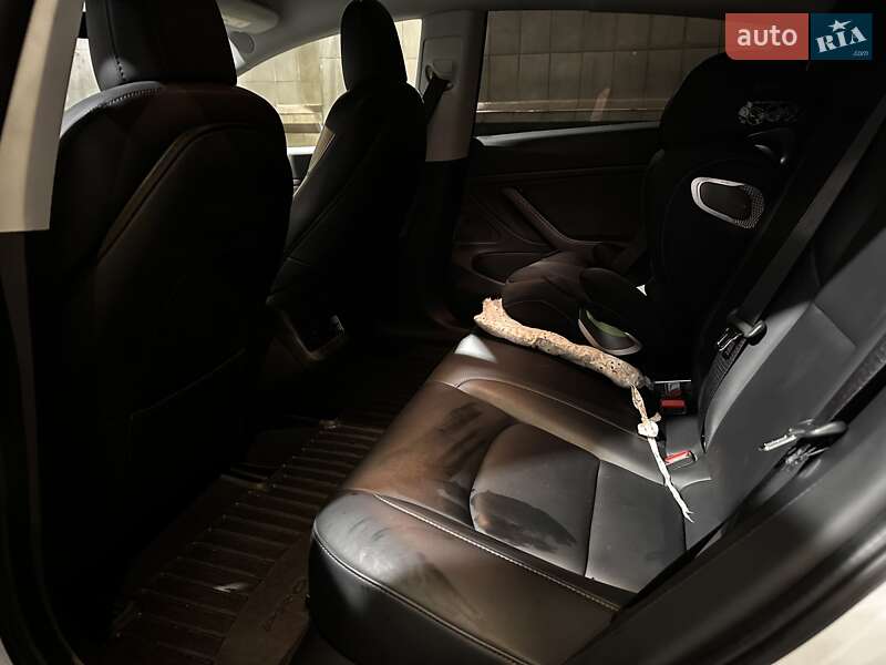 Седан Tesla Model 3 2019 в Киеве