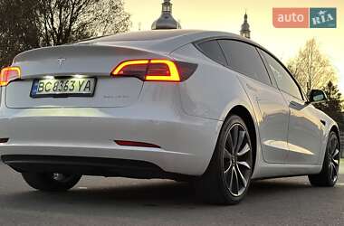 Седан Tesla Model 3 2021 в Львове