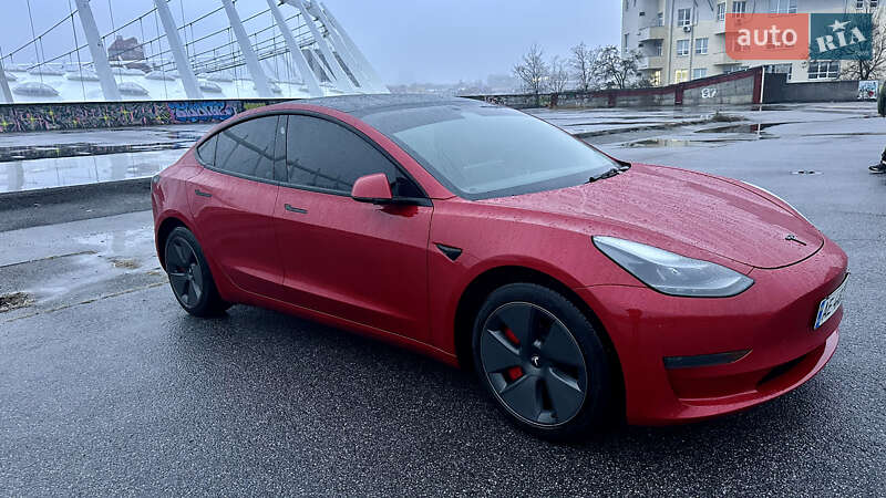 Седан Tesla Model 3 2023 в Києві