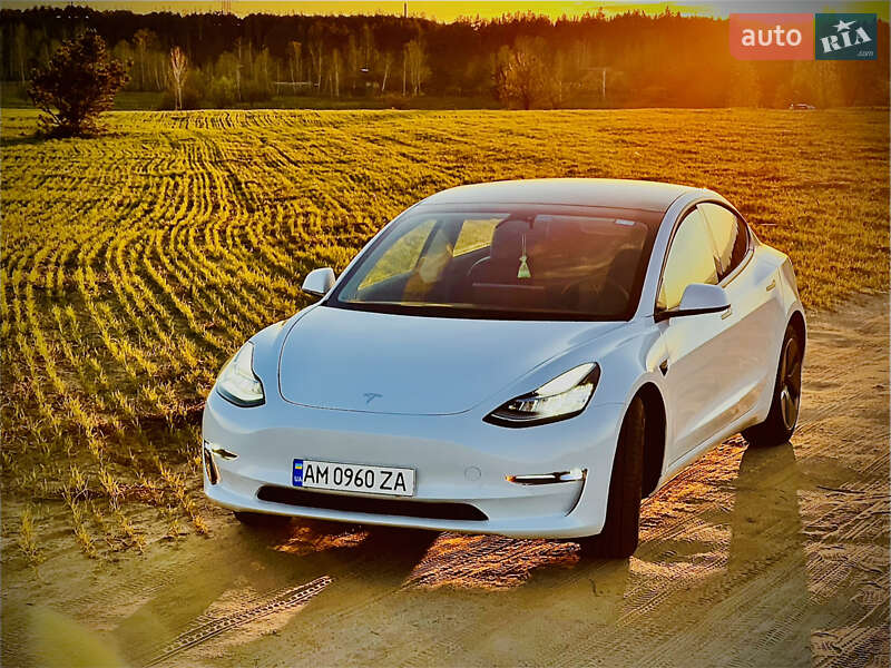 Tesla Model 3 2022