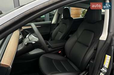 Седан Tesla Model 3 2023 в 