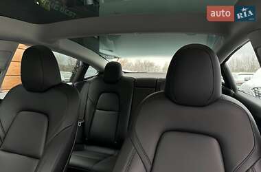 Седан Tesla Model 3 2023 в 