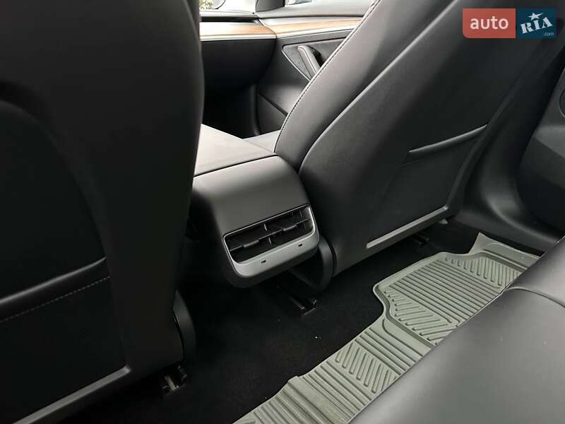 Седан Tesla Model 3 2023 в Рівному