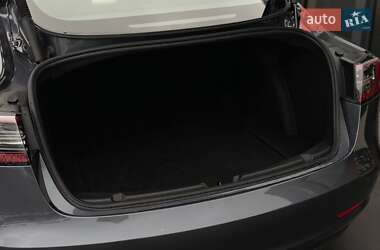 Седан Tesla Model 3 2023 в 