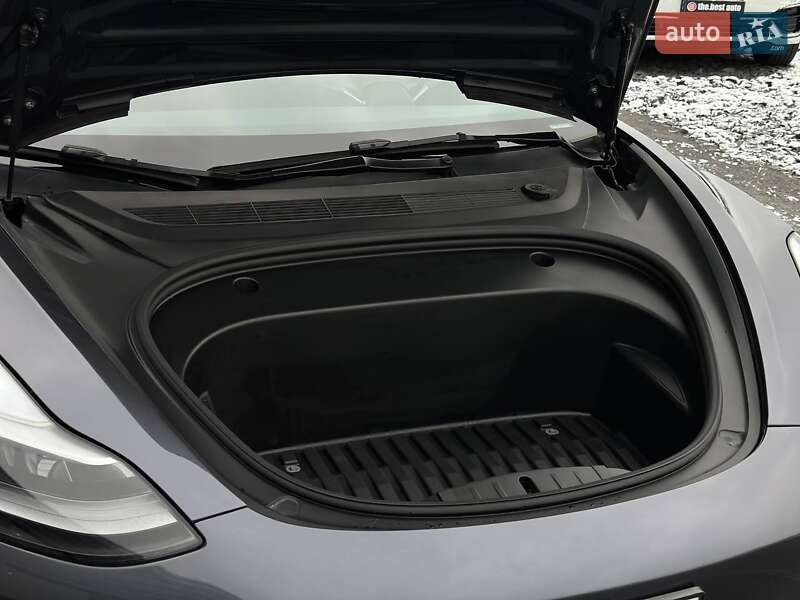Седан Tesla Model 3 2023 в Рівному