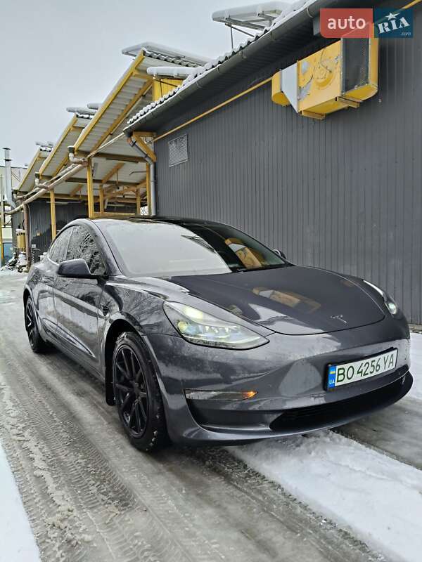 Седан Tesla Model 3 2022 в Тернополе