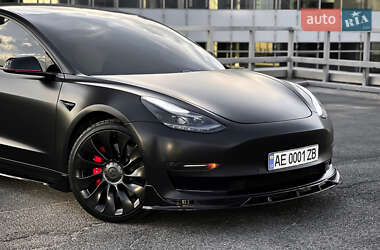 Седан Tesla Model 3 2021 в Дніпрі