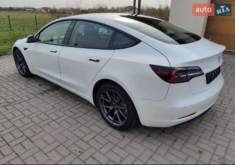 Седан Tesla Model 3 2022 в Ивано-Франковске