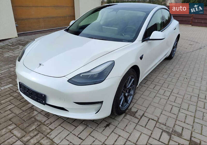 Седан Tesla Model 3 2022 в Ивано-Франковске