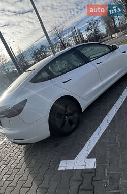 Седан Tesla Model 3 2021 в 