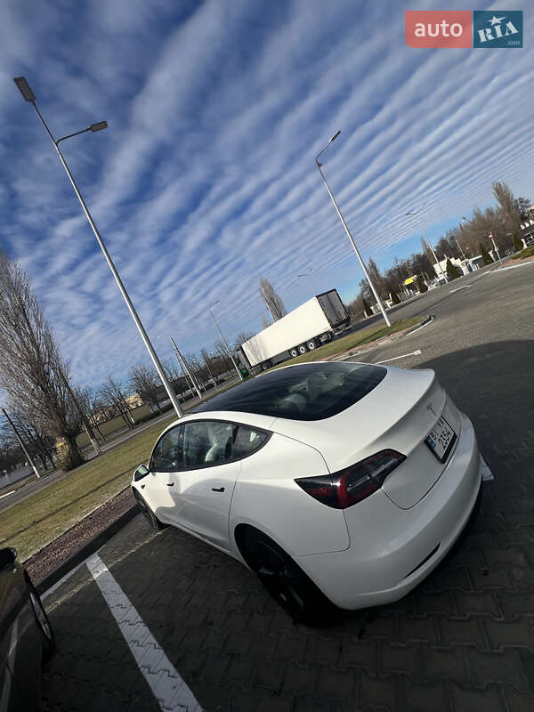 Седан Tesla Model 3 2021 в Кременчуці