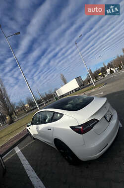 Седан Tesla Model 3 2021 в 