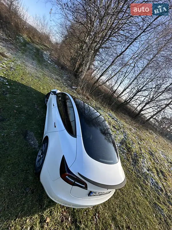 Седан Tesla Model 3 2021 в 