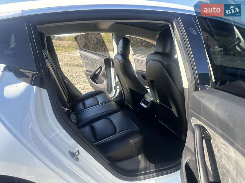Седан Tesla Model 3 2019 в Коломые