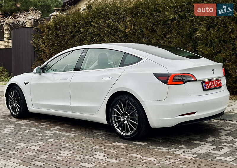 Седан Tesla Model 3 2020 в Луцке