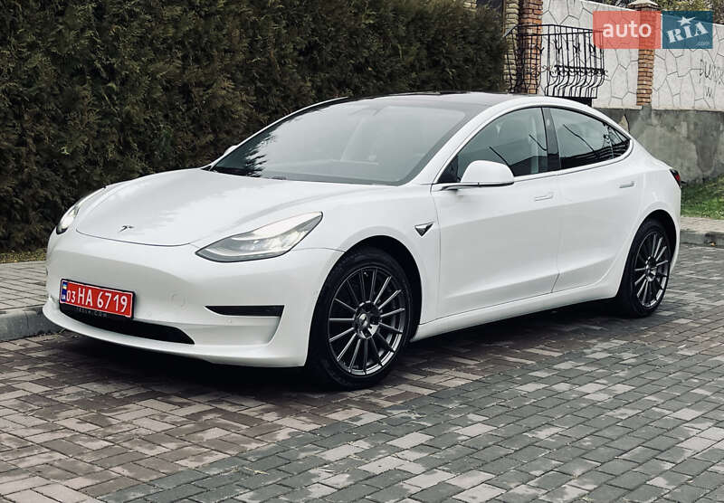 Седан Tesla Model 3 2020 в Луцке