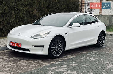 Седан Tesla Model 3 2020 в Луцке