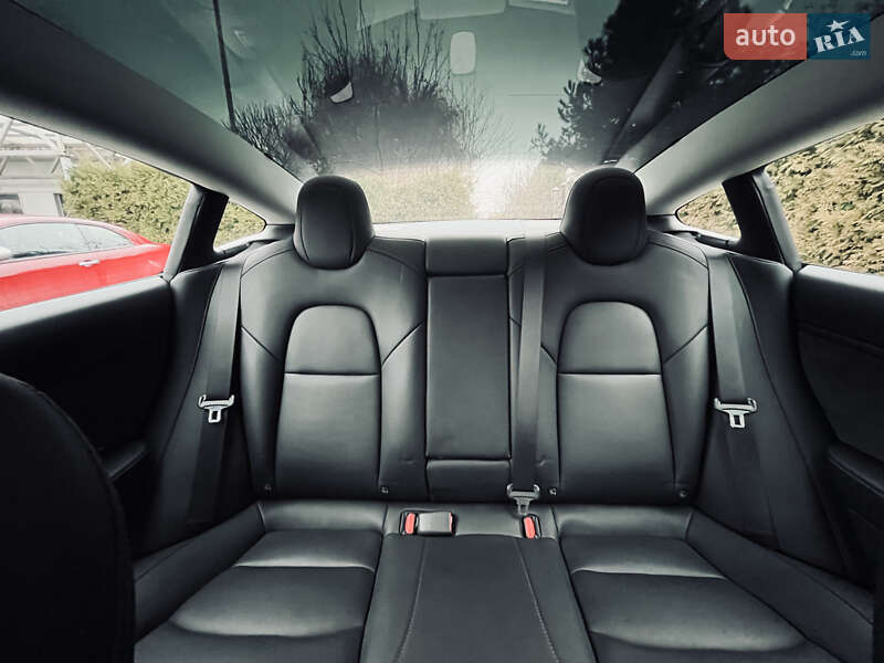 Седан Tesla Model 3 2020 в Луцке