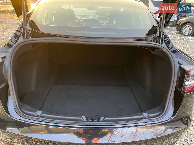 Седан Tesla Model 3 2018 в Коломые