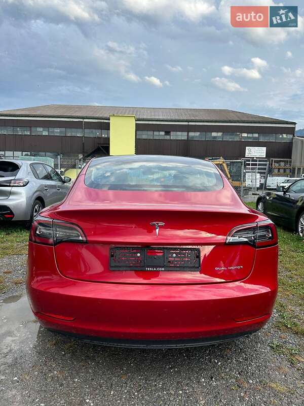 Седан Tesla Model 3 2020 в Києві