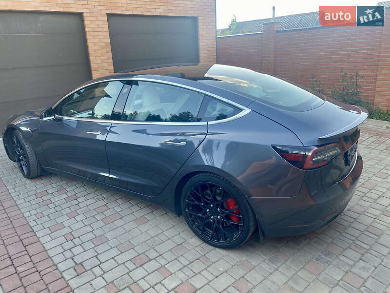 Седан Tesla Model 3 2018 в Дніпрі