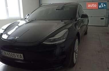 Седан Tesla Model 3 2018 в Умані