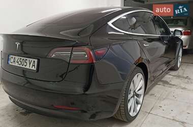 Седан Tesla Model 3 2018 в Умані