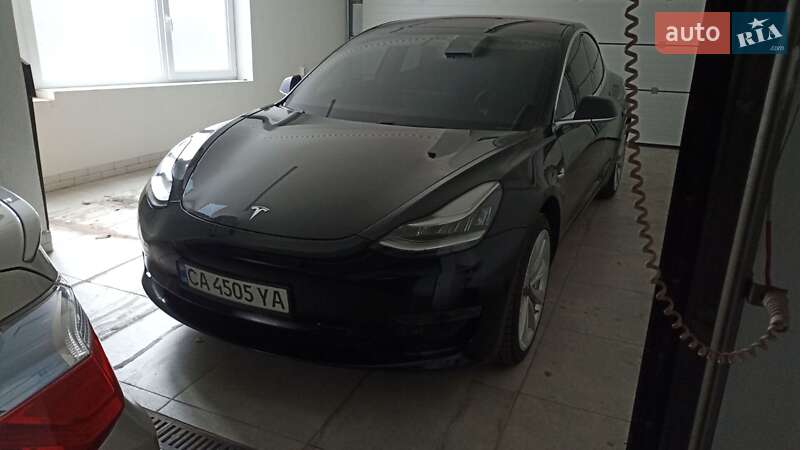 Седан Tesla Model 3 2018 в Умани