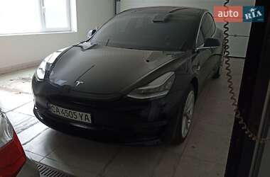 Седан Tesla Model 3 2018 в Умані