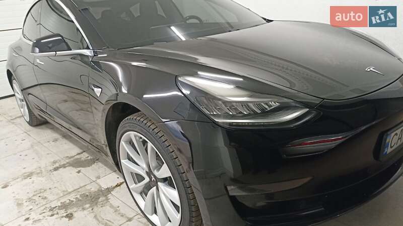 Седан Tesla Model 3 2018 в Умани