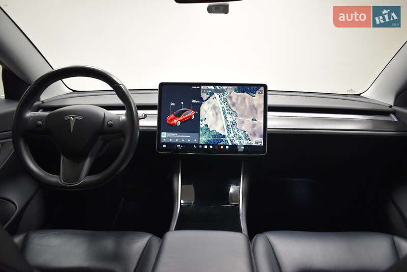 Седан Tesla Model 3 2019 в Ужгороді